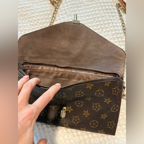 Kadiou Brown Patterned Clutch with Gold Chain Strap - Picture 3 of 8